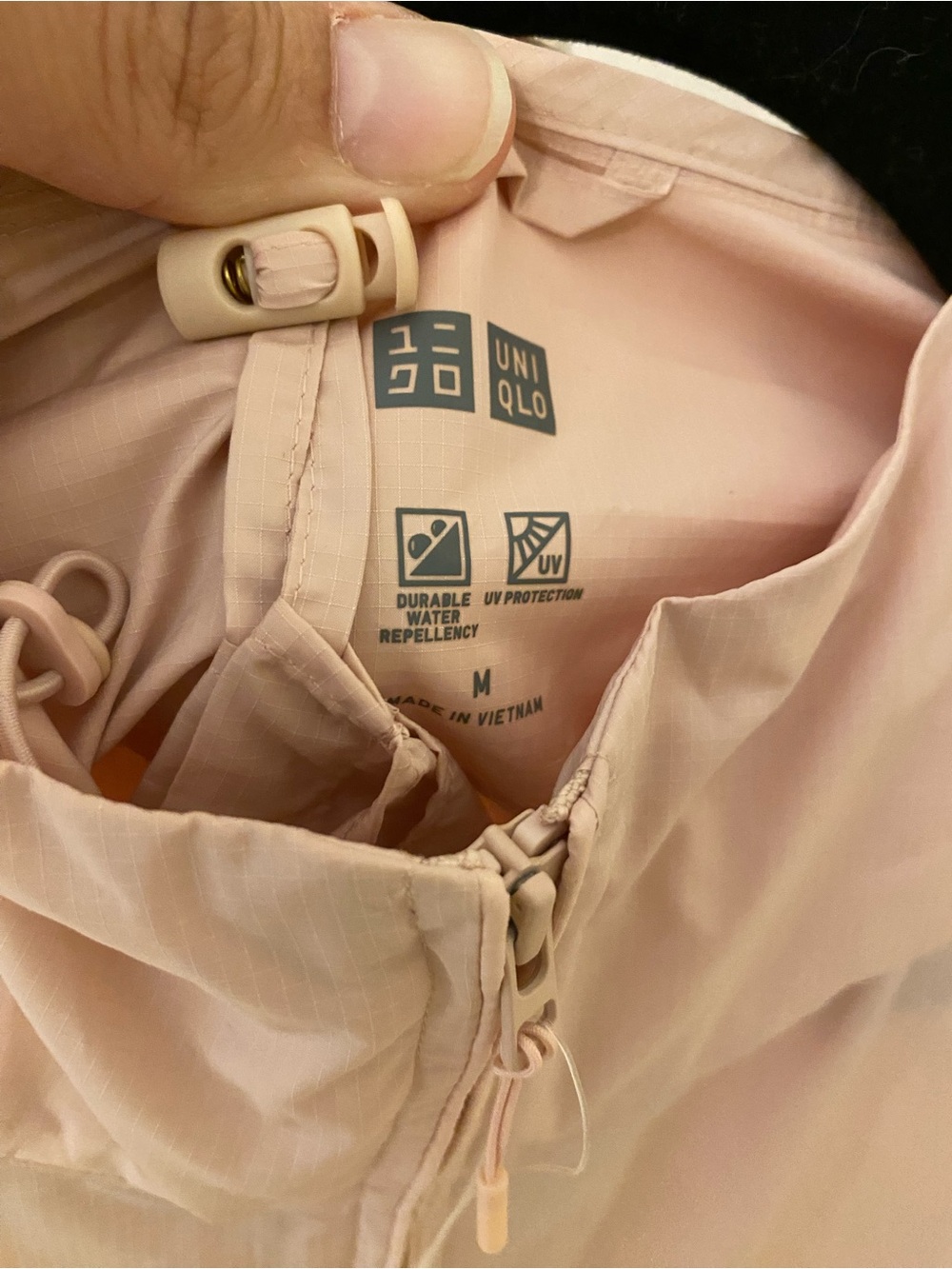 NWT Uniqlo Medium Pale Pink Pocketable UV Protection Hooded Parka Windbreaker - Picture 7 of 7